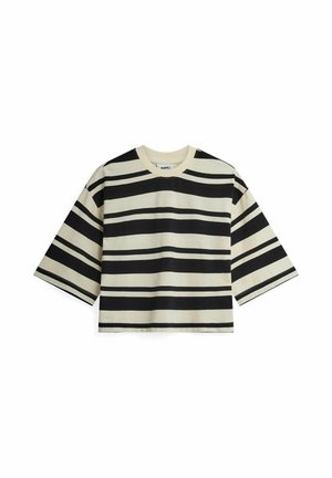 Tricou cu mâneci scurte, dungi orizontale late în negru și bej, cu guler rotund și croială lejeră, pe fundal alb.