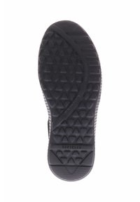 Zwarte rubberen schoenzool met een gestructureerd oppervlak dat een driehoekig patroon vertoont en het woord "RECYCLED" in reliëf afgebeeld.