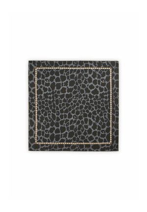 Foulard carré avec un imprimé léopard noir et gris foncé et une fine bordure de petits triangles blancs sur une rayure marron.
