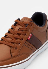Levi's® TURNER - Tenisice - brown