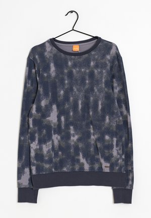 Langarm-Sweatshirt mit Rundhalsausschnitt, dunkelblau-grauem abstraktem Muster, geripptem Kragen, Bündchen und Saum, hängt auf einem schwarzen Kleiderbügel.