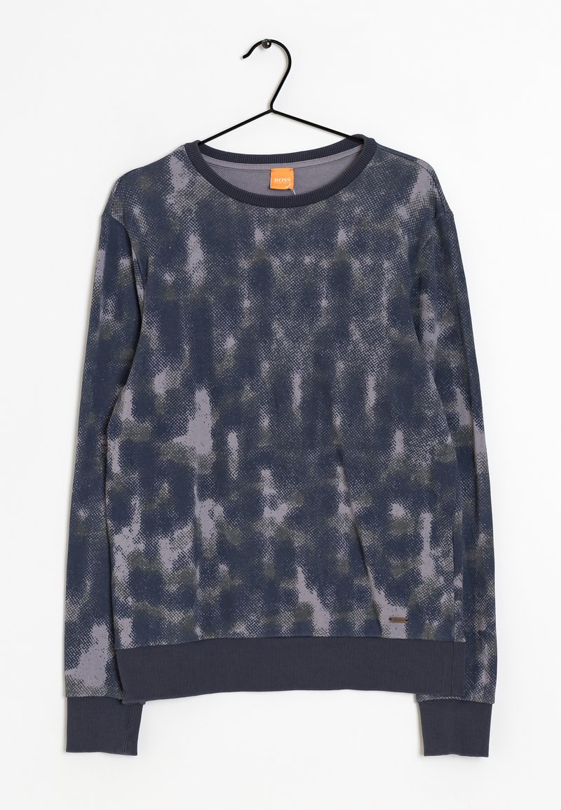 Sweat-shirt à manches longues col rond avec motif abstrait bleu foncé et gris, col, poignets et ourlet côtelés, suspendu à un cintre noir.