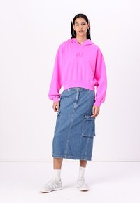 GAP LOGO CROPPED - Sweatshirt - standout pink