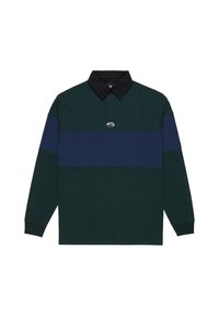 Langærmet polo shirt i mørkegrøn med en marineblå vandret stribe. Har en sort krave og et logo på brystet. Tekstureret stof.