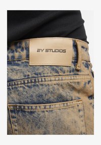 Niet geselecteerd, acid washed brown