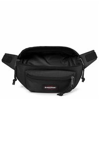 Sac banane Eastpak noir avec un compartiment principal ouvert, une poche avant zippée et une sangle réglable avec fermeture velcro.