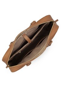 Borsa a tracolla in pelle marrone con chiusura a zip, dotata di un ampio interno con due scomparti e un piccolo strap in pelle per fissare gli oggetti.