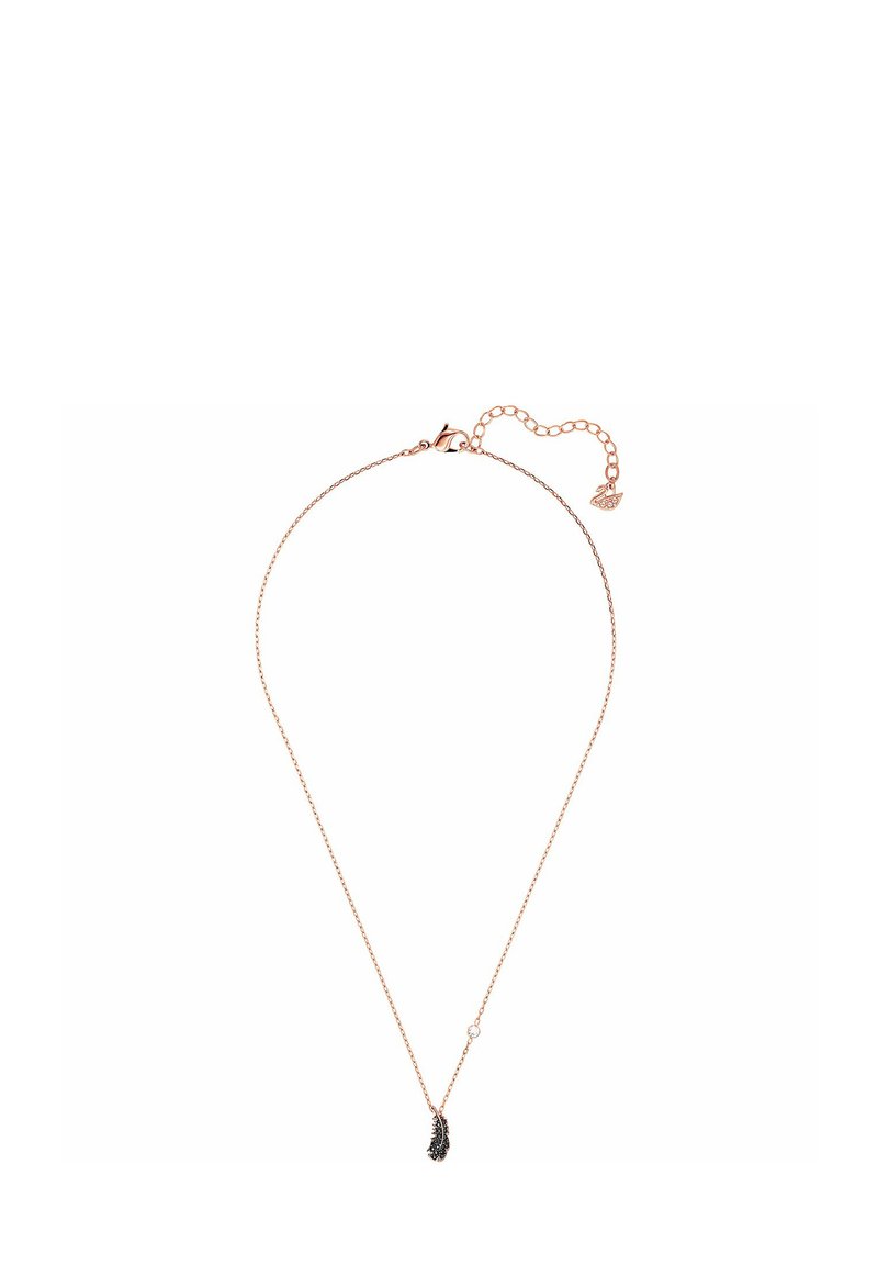 Collier chaîne en or rose avec un pendentif plume délicat orné de détails noirs. Longueur ajustable avec une fermeture à boucle.