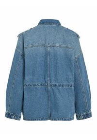 Veste en denim bleu avec manches longues, poignets boutonnés, épaulettes et coutures visibles dans le dos et sur les bras.