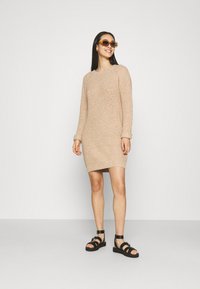 Noisy May NMSIESTA O NECK DRESS - Vestido de malha - beige