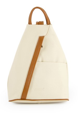 Krem- og brunlæder håndtaske med håndtag i toppen, frontlomme og diagonalt accentstribe, mærket Venezia foran.