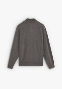 Suéter de manga larga gris oscuro con cuello redondo acanalado, puños y dobladillo, mostrado plano con la parte posterior contra un fondo blanco.