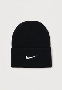 Fekete kötött sapka hajtott szegéllyel, az elején fehér Nike logóval hímezve. Texturált anyag, szoros illeszkedéssel.