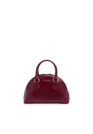 Borsa a mano in pelle rosso scuro con forma arrotondata, doppi manici, anelli dorati e piccola targhetta rettangolare con logo sul davanti.