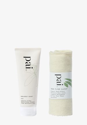 MIDDLEMIST SEVEN™
 GENTLE CREAM CLEANSER - Cleanser