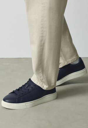 Next, WIDE FIT - SMART CASUAL LONGLINE TRAINERS . - Trainers - navy