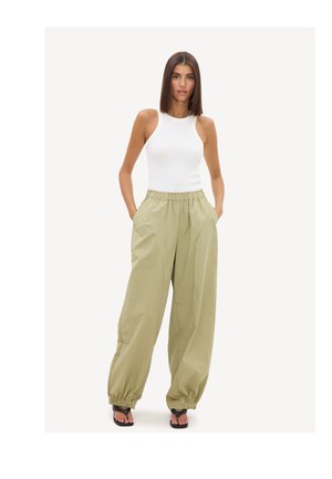 LOAVIES, CATCHING YOUR EYE - Pantalon classique - khaki solid
