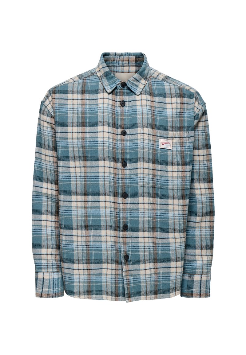 Langärmliges Hemd mit Knöpfen in Blau, Weiß und Braun mit Karomuster, einem Kragen und einer Brusttasche, die mit einem kleinen rechteckigen Etikett versehen ist.