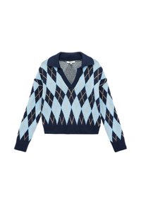 Sweter dzianinowy z długim rękawem i głębokim dekoltem w serek oraz kołnierzykiem, z niebieskim i granatowym wzorem w romby w stylu argyle, ozdobiony beżowymi akcentami.