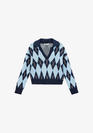 Sweter dzianinowy z długim rękawem i głębokim dekoltem w serek oraz kołnierzykiem, z niebieskim i granatowym wzorem w romby w stylu argyle, ozdobiony beżowymi akcentami.