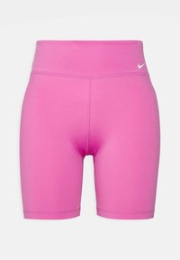 Różowe szorty sportowe z wysokim stanem, wykonane z elastycznego materiału. Posiadają płaskie szwy oraz małe białe logo na pasku.