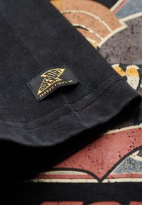 Superdry & Co - T-shirt z nadrukiem