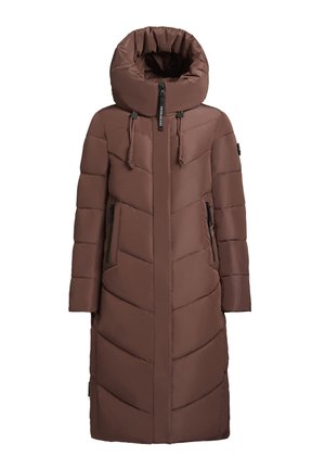 Duga smeđa zimska jakna s podstavom, visokim ovratnikom i kapuljačom, prednjim zatvaračem, bočnim patentnim zatvaračima i detaljima s trakama na kapuljači.