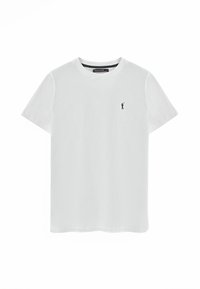 Vit bomull t-shirt med rund halsringning, korta ärmar och en liten svart logotyp på vänster bröst. Slät textur, klassisk passform.