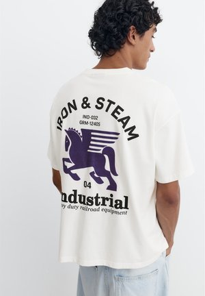 PULL&BEAR, BOXY EMBROIDERED GRAPHIC - T-SHIRT - Nyomott mintás póló - white