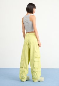 adidas Originals Kareiviško stiliaus kelnės - bahia glow