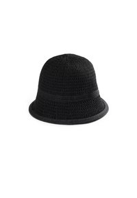 Czarny pleciony kapelusz typu bucket z fakturowanym wzorem, z gładkim rondem i jednolitą wstawką akcentującą środek.