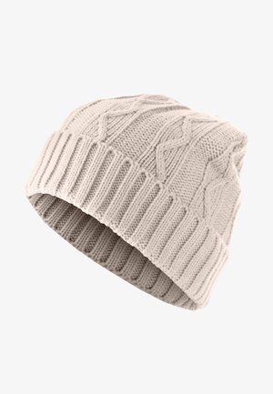 Crèmekleurige gebreide muts met geribbelde boord en diamantpatroon met textuursteken, afgebeeld tegen een witte achtergrond.