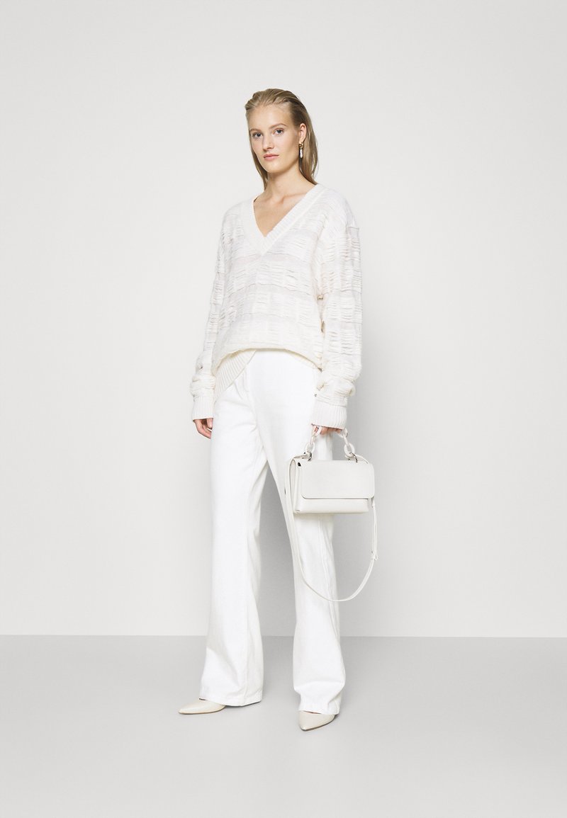Damen Bekleidung | COMEFORBREAKFAST V NECK SWEATER Strickpullover cream/offwhite - TG78496 Damen Bekleidung | COMEFORBREAKFAST V NECK SWEATER Strickpullover cream/offwhite - TG78496