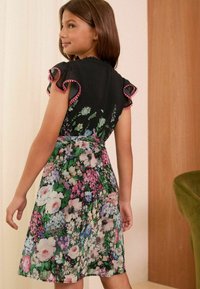 Love & Roses REGULAR FIT - FRILL SLEEVE   - Ingruha - black printed