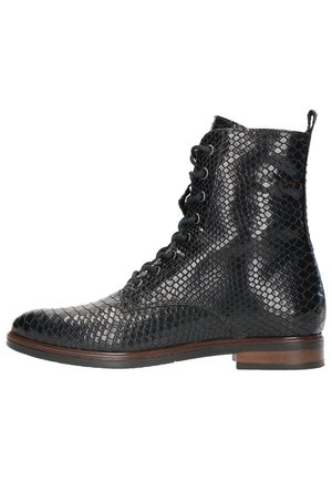 Bottines noires en cuir texturé et brillant avec un motif peau de serpent. Dotées d'un design à lacets et d'un talon en bois marron massif.