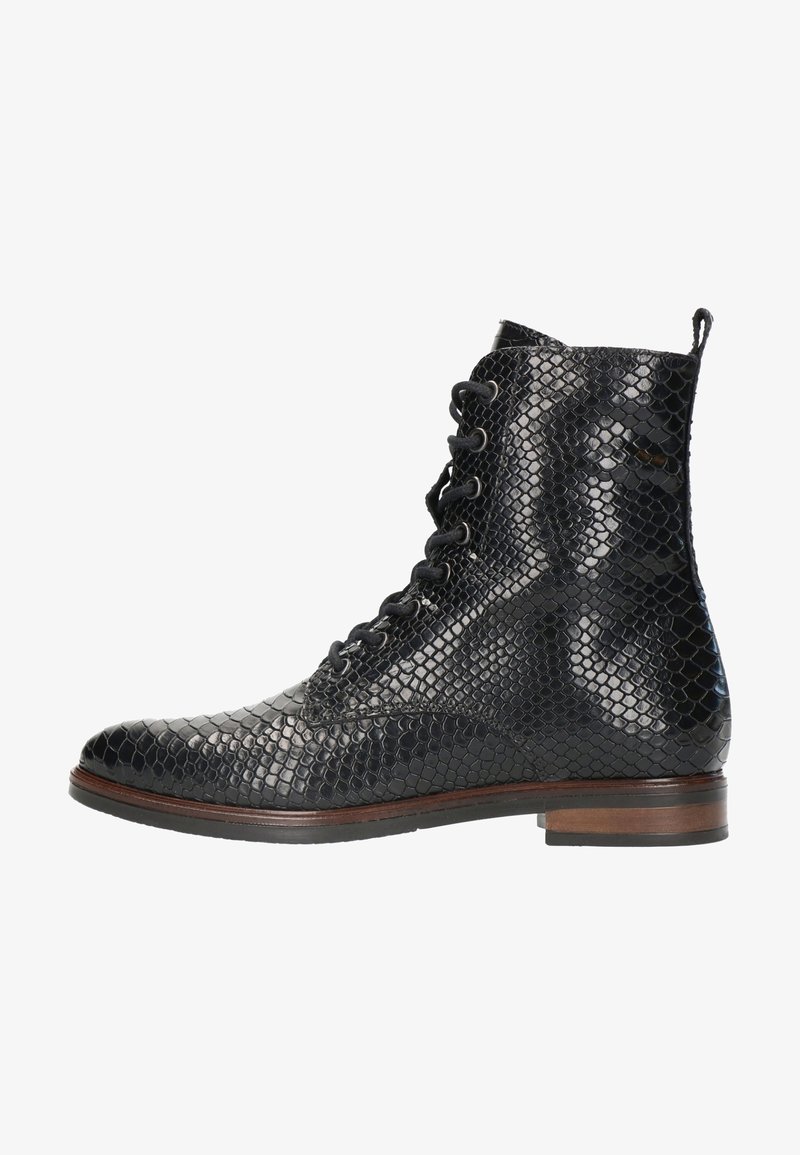 Bottines noires en cuir texturé et brillant avec un motif peau de serpent. Dotées d'un design à lacets et d'un talon en bois marron massif.