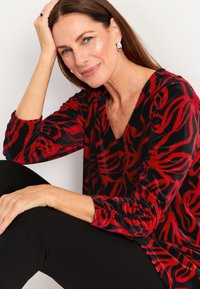 Cellbes of Sweden WITH GATHERED SLEEVE - Tunikaer - red patterned