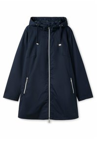 Marineblauwe regenjas met capuchon, voorzien van een voorrits, twee zijzakken met ritssluitingen en verstelbare trekkoorden bij de capuchon. Gladde textuur.