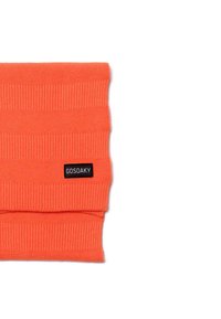 Collo di lana arancione lavorato a maglia con texture a coste e etichetta nera GOSOAKY. Presenta un design a doppio strato per un calore aggiuntivo.