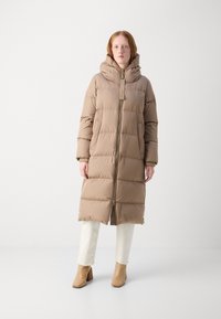 Marc O'Polo PUFFER COAT WITH HOOD SIDE SLITS WITH ZIPPER WELT POCKETS BACKPACK BELTS - Dūnu mētelis - soft mocca