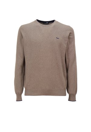 Hnedý sveter s dlhými rukávmi, okrúhlym výstrihom, rebrovanými nohavicami a manžetami. Na hrudi má malé námornícke logo. Textúrovaná tkanina.