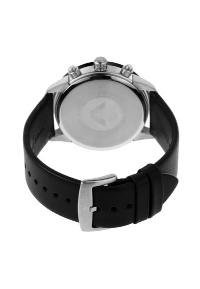 Srebrny tył zegarka z trzema przyciskami, czarny skórzany pasek oraz srebrna klamra z wygrawerowaną nazwą marki.