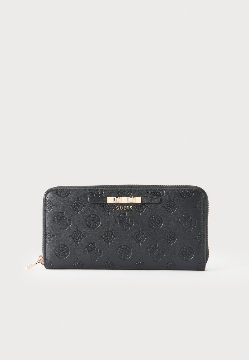Portefeuille noir Guess à fermeture éclair tout autour, motif de logo embossé et fermoir doré sur fond uni.
