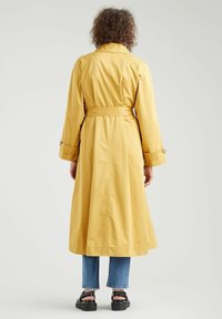 Levi's® Trenchcoat - yellow