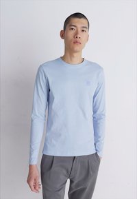 BOSS TACKS - Pikkade varrukatega topp - open blue