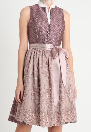 Robe mauve sans manches avec corsage à motifs, jupe avec superposition en dentelle florale, col blanc haut et nœud en satin à la taille noué devant.