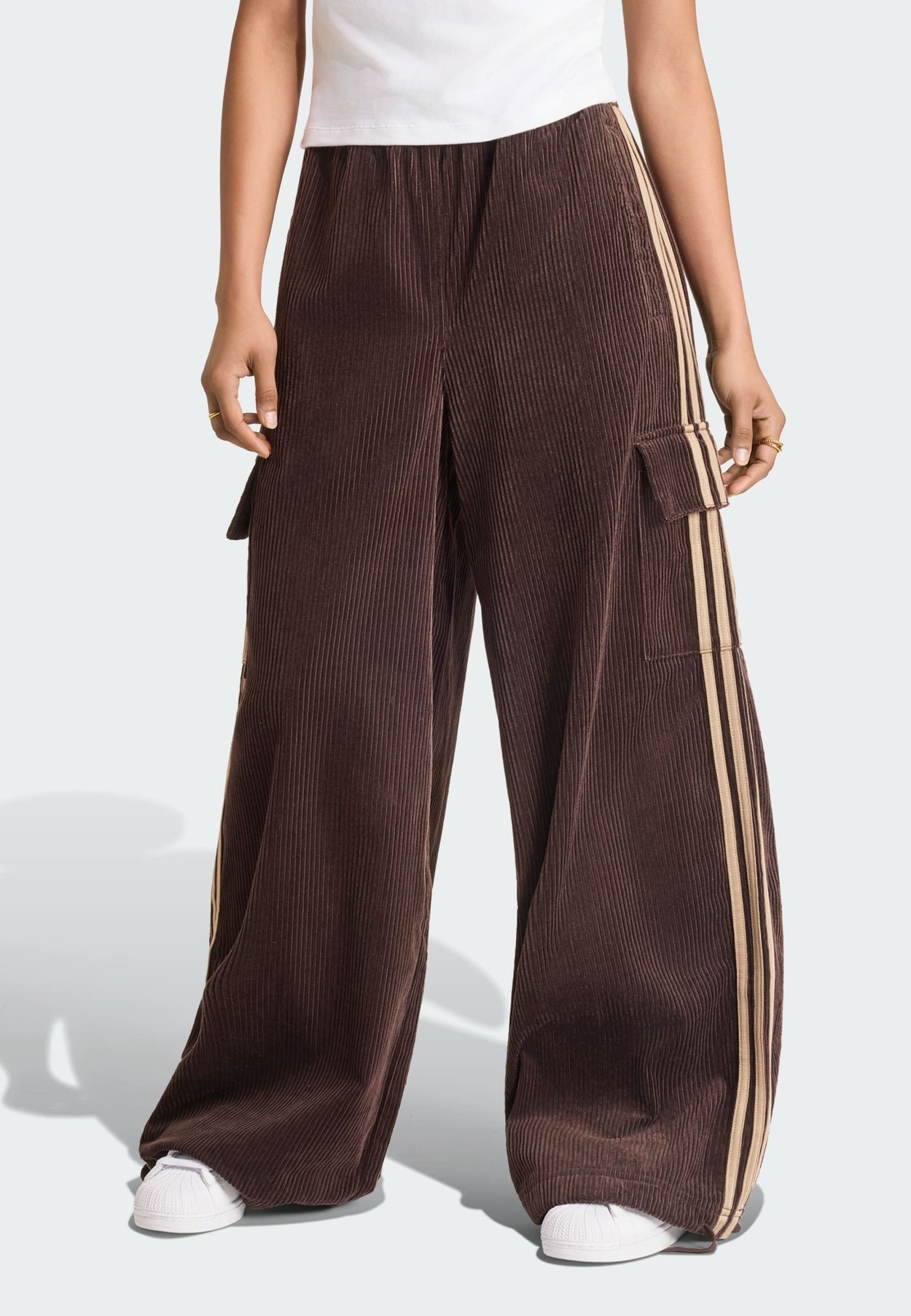 adidas ORIGINALS CORDUROY 3S CARGO PANTS - Pantalones cargo - aurora coffee khaki six