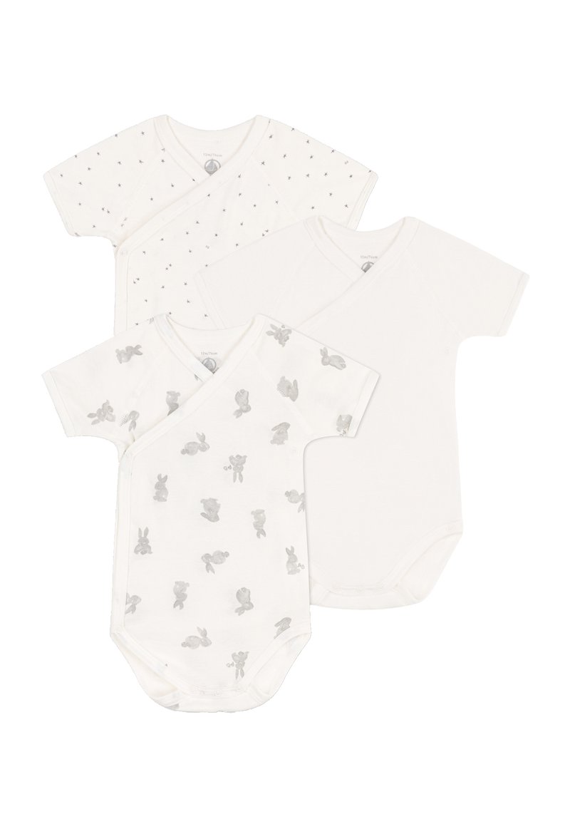 Tres bodysuits de bebé de manga corta: dos en blanco con acentos grises, uno con un patrón de animales grises. Tela de algodón suave, diseño envolvente.