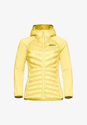 Veste isolée jaune avec un tissu extérieur lisse, une capuche ajustée et des poches zippées. Présente un design matelassé sur le corps.