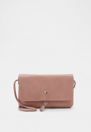 Roze synthetisch leren schoudertas met een klepsluiting, bijpassende strap en logo-accent aan de voorkant. Vlakke, rechthoekige vorm.